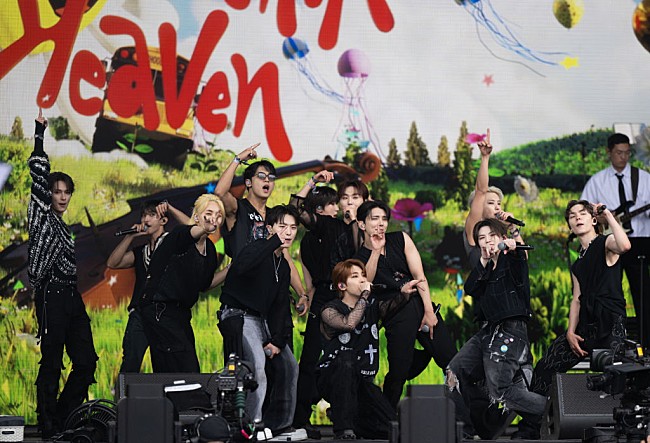 「SEVENTEEN、メンバーが韓国軍への入隊を控える中グループの今後の計画について語る」1枚目/1