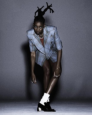 「フジロック出演のリトル・シムズ、「Lonely」のパフォーマンス映像公開」