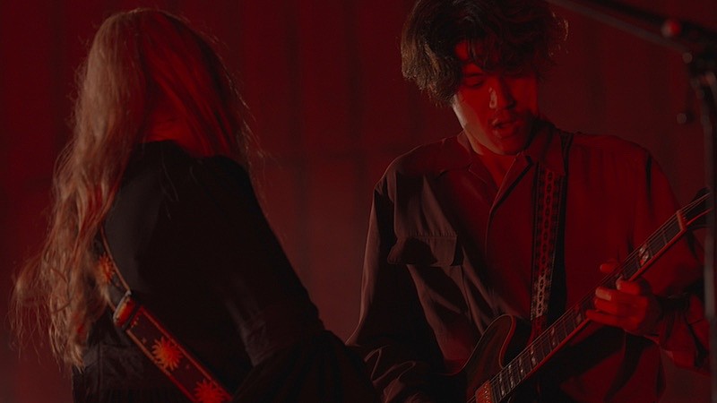 「GLIM SPANKY、日比谷公園大音楽堂で披露した「大人になったら」ライブ映像公開」1枚目/2