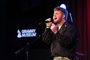 「アレックス・ウォーレン、BLACKPINKロゼと新曲「On My Mind」でタッグ」