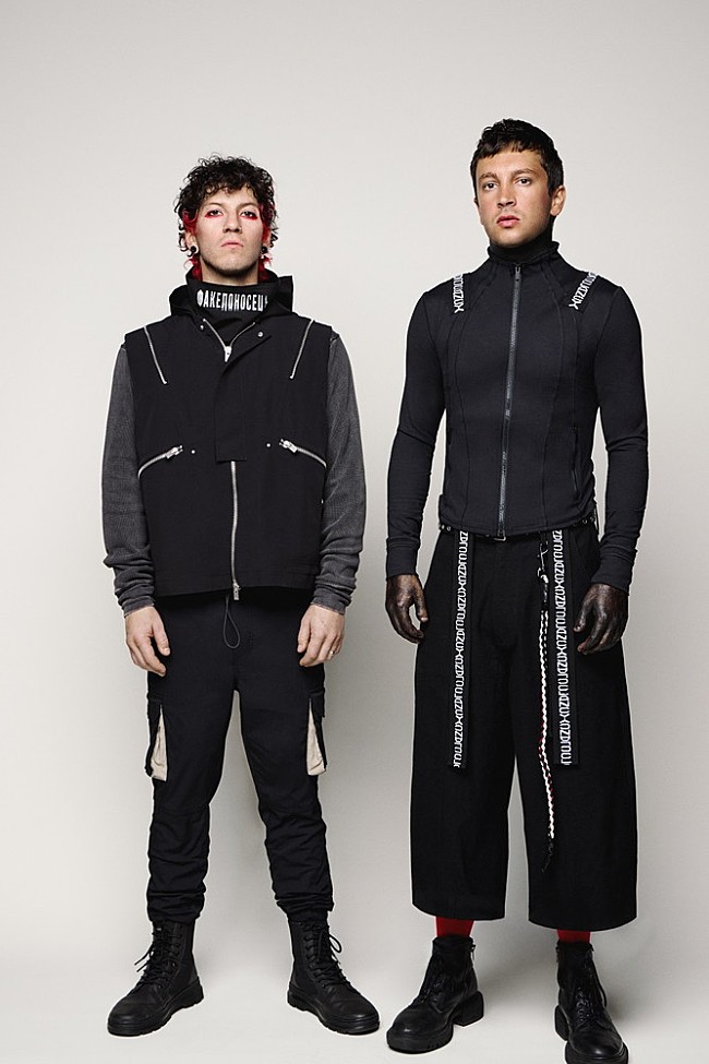 「トゥエンティ・ワン・パイロッツ、新アルバム『Breach』より先行配信シングル「The Contract」をリリース」1枚目/2