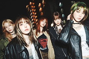 「LE SSERAFIM、シングル『DIFFERENT』トラックリスト＆英語版タイトル曲のビジュアライザー公開」