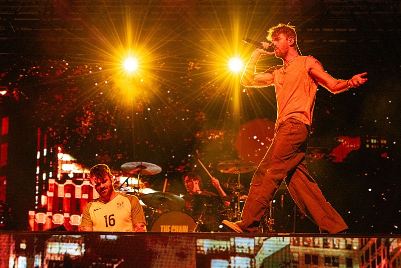 ザ・チェインスモーカーズ、チャーリーxcx「party 4 u」のリミックス公開