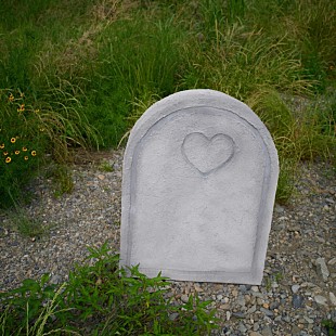 「Mega Shinnosuke、新曲「白い墓」配信リリース＆MV公開」