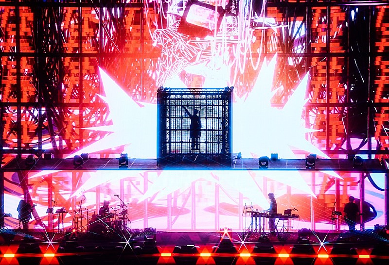 「Ado、自身2度目のワールドツアー開催中　約2万人を動員するパリ・Accor Arena公演は日本人初のソールドアウト」1枚目/7