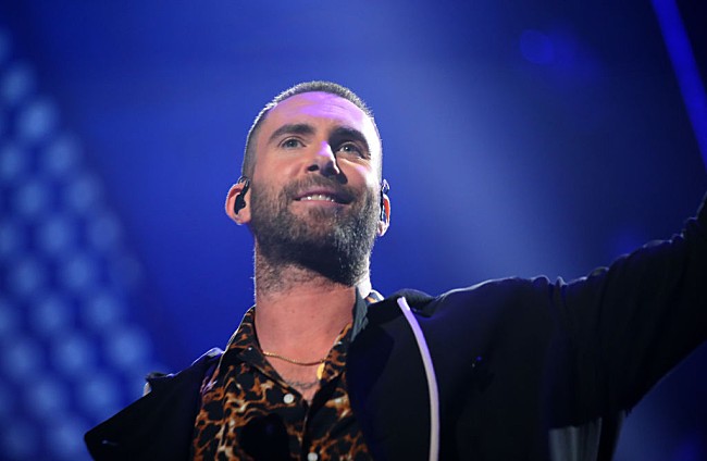 「アダム・レヴィーン、妻ベハティ・プリンスルーと交際を始めた頃にブレイク・シェルトンに仕掛けられたいたずらを明かす」1枚目/1