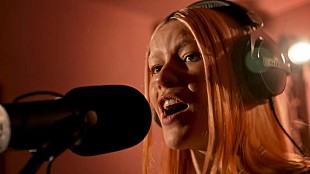 「ウェット・レッグ、「Davina McCall」のパフォーマンス映像公開」