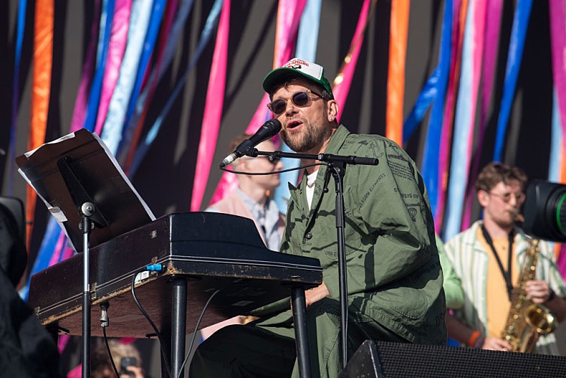 ブラーのデーモン・アルバーン、オアシス再結成ツアーは“良いこと”だが忙しすぎて観に行けないと話す 