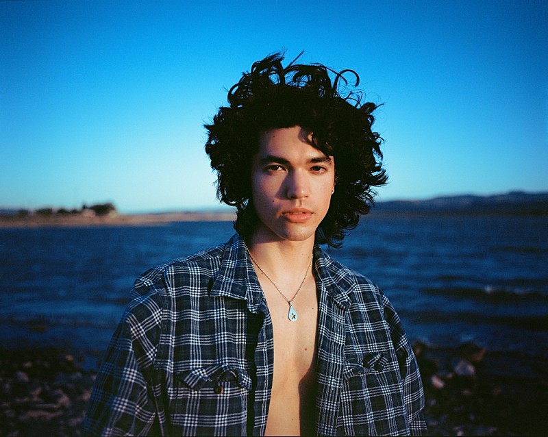 コナン・グレイ、別れの苦しさを描いた「Vodka Cranberry」MV公開