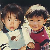 「FUNKY MONKEY BΛBY&amp;#039;S、子ども時代の写真をAIで動画にした「音楽を鳴らそう」MV公開」1枚目/2