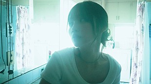 「矢作萌夏、苦悩と孤独を赤裸々に綴った新曲「ジェラシーナイフ」MV公開へ」