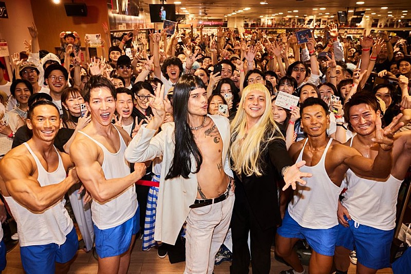 カトリエル＆パコ・アモロソが初来日、至近距離サプライズライブにファン熱狂 