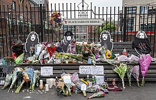 「故オジー・オズボーン、故郷の英バーミンガムで葬列が行われることに」