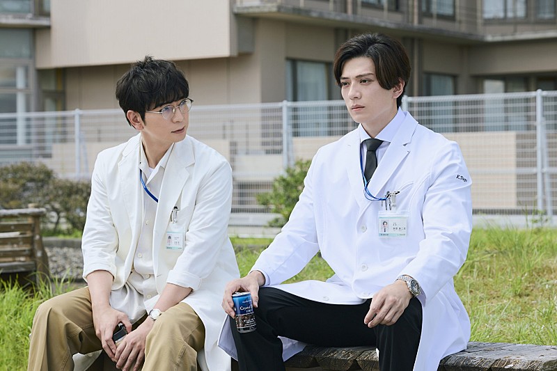 「日曜劇場「19番目のカルテ」「小芝風花、木村佳乃に続いて、真剣佑も松潤ワ-ルドに引きずり込まれたな」「津田健次郎さんは、この役と自分の人生を重ね合わせたんじゃないかな」」1枚目/1