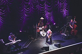 「H ZETTRIO×ユッコ・ミラー、コラボAL『Dazz On』への期待が高まる一夜となった東京キネマ倶楽部公演のレポート到着」