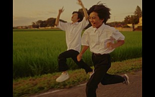 「オレンジスパイニクラブ、新曲「ネクター」MVで“過ぎ去った青春”を呼び起こす」