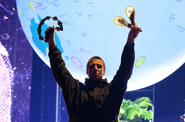 「リアム・ギャラガー、安全上の理由でオアシスのライブで打楽器を観客席に投げないと発表」1枚目/1