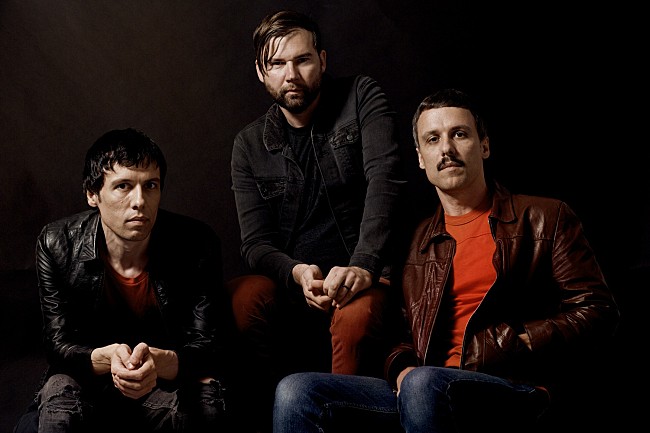 「ザ・クリブス、ニューALより新曲「Summer Seizures」MV公開」1枚目/2