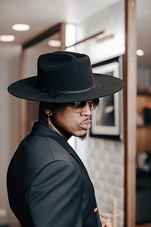 「ニーヨ、来日公演＆デビュー20周年を記念した日本限定ベスト盤発売」