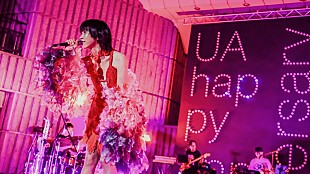 「UA、デビュー30周年記念の日比谷野音公演よりアニバーサリーシングル「Happy」ライブ映像公開」