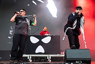 「ニーキャップ、テロ容疑の“魔女狩り”により米国公演をキャンセルするも“極秘”のサプライズを約束」