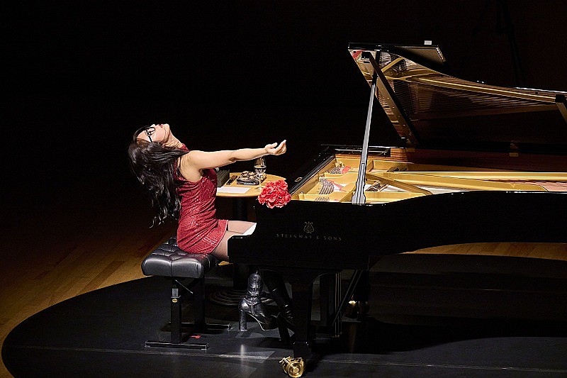 ピアニスト五条院凌、全曲クラシックの芸術ステージを披露した東京オペラシティ公演のレポート到着