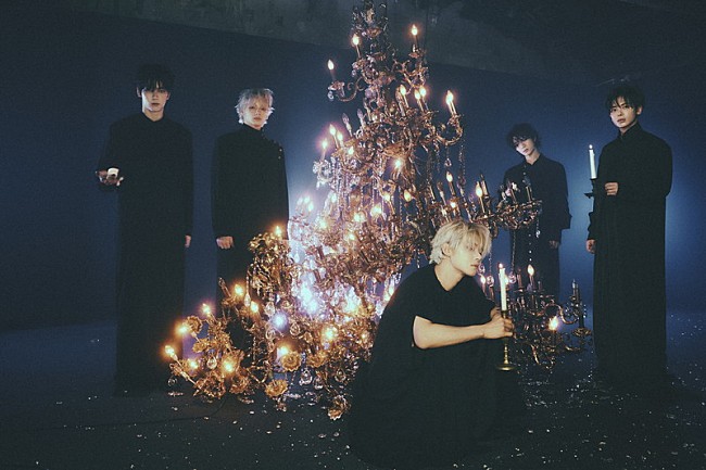 「TOMORROW X TOGETHER、火を灯す『Starkissed』コンセプト第2弾「Uprise」公開」1枚目/3