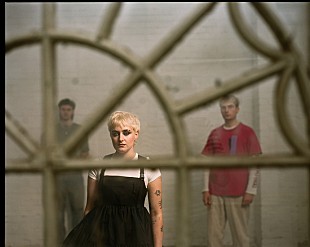 「ニューダッド、“期待と現実のギャップ”をテーマにした「Everything I Wanted」公開」