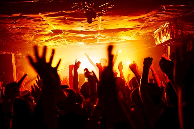 ＜ライブレポート＞マカロニえんぴつ、スタジアムライブ完走後の下北沢SHELTERワンマン公演開催――「ライブハウス経験がなければ、みんなと理解し合えなかった」