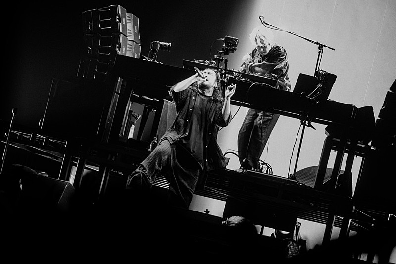 ＜ライブレポート＞Creepy Nuts　飛び込んだ先で見つけてきた道――アルバム『LEGION』引っさげた“地元”日本全国ツアー、横浜初日