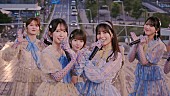 「日向坂46、横浜の美しいロケーションで「お願いバッハ！」パフォーマンス」1枚目/4