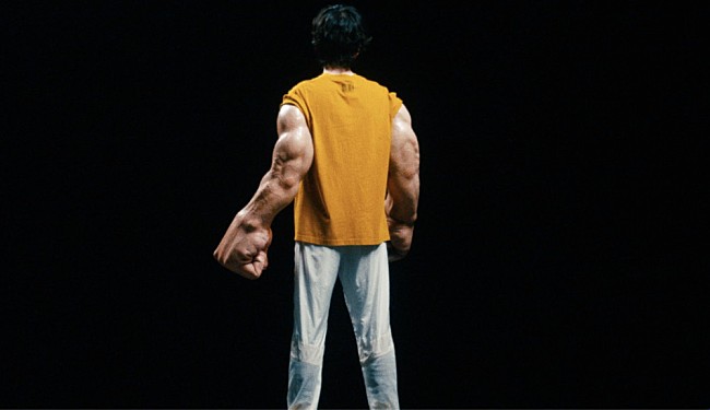 「「KICK BACK」MVより」6枚目/11