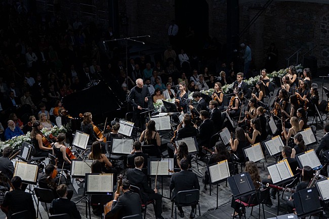 「＜ライブレポート＞世界的クラシック音楽祭【ツィナンダリ・フェスティバル2025】がジョージア中心部で開催」1枚目/2