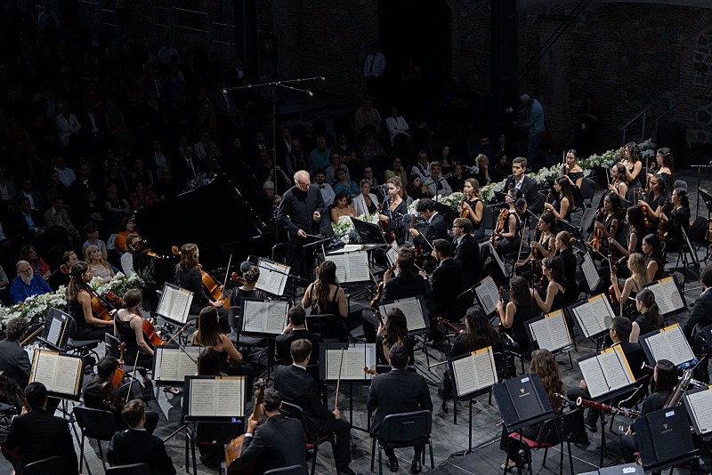 「＜ライブレポート＞世界的クラシック音楽祭【ツィナンダリ・フェスティバル2025】がジョージア中心部で開催」1枚目/2