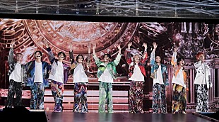 「超特急、ライブ＆ドキュメンタリー映画『超特急 The Movie RE:VE』より場面写真が解禁」