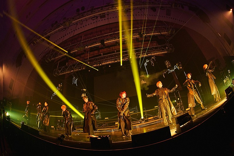 「<ライブレポート>SUPER★DRAGON、10年の蓄積をBLUEと分かち合ったツアーファイナル「9人とBLUEと武道館も東京ドームも、その先も一緒に行きたい」」1枚目/12