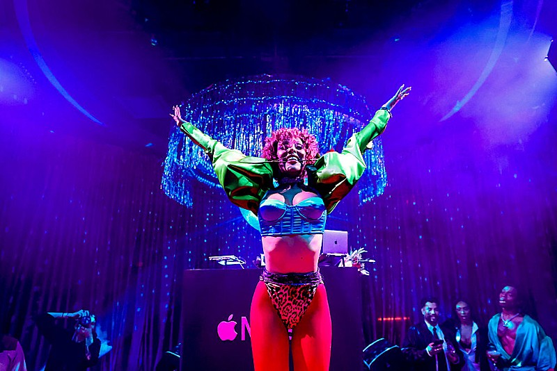 ドージャ・キャット、『SNL』に初出演し最新AL『ヴィー』より2曲披露 