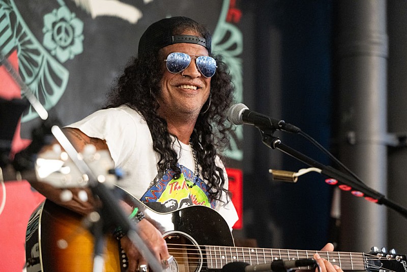 スラッシュ、17年ぶりのガンズ・アンド・ローゼズ新作アルバムは“もうすぐ”と予告 