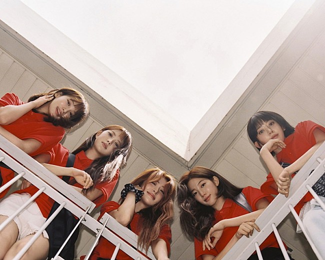 「LE SSERAFIM、青春映画のようなコンセプト「KNOCKING BASIL」公開」1枚目/8