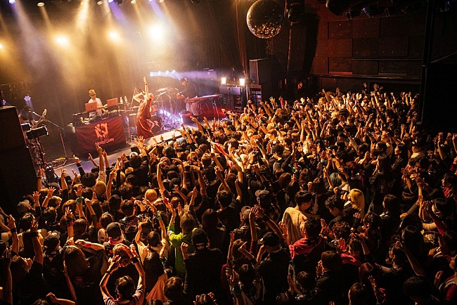 「Live Photo by Satoshi Hata」4枚目/6