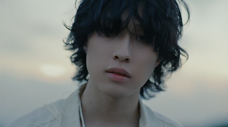 OSHIKIKEIGO、抑えきれない感情を全身で表現したリード曲「喩えて」のMV公開