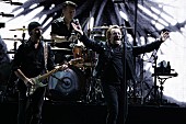 「U2、2025年【ウディ・ガスリー賞】を受賞「音楽には文化そのものを動かす力がある」」1枚目/1
