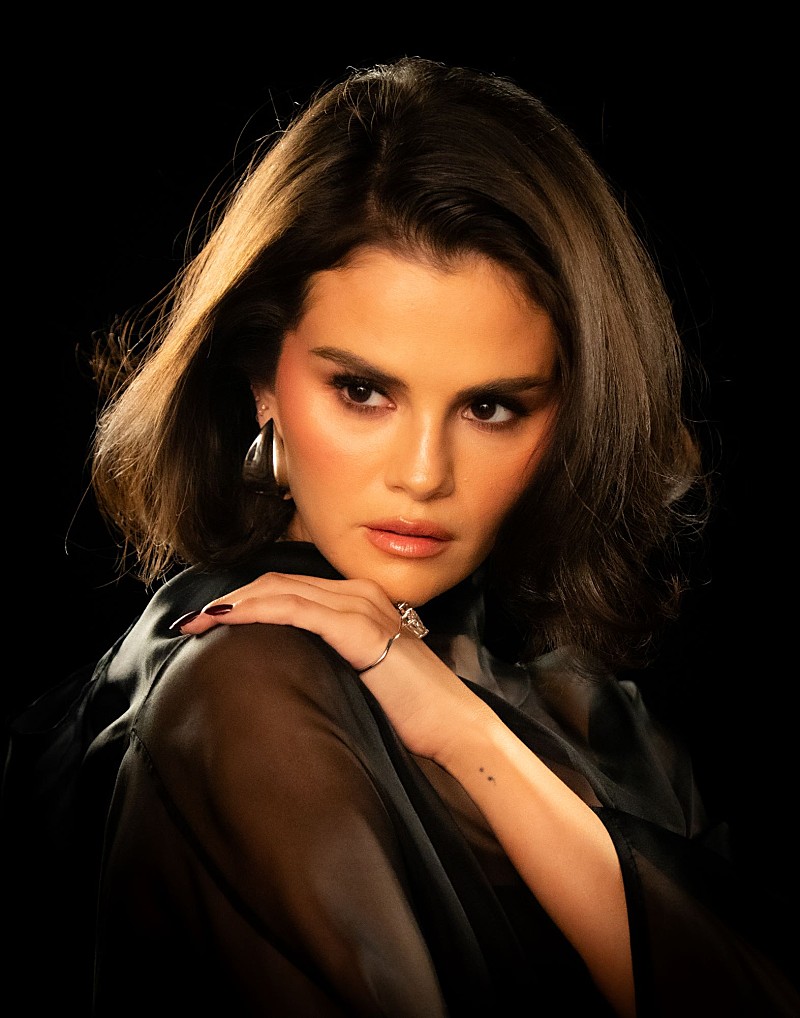 セレーナ・ゴメス、優しく寄り添う新曲「In The Dark」MV公開