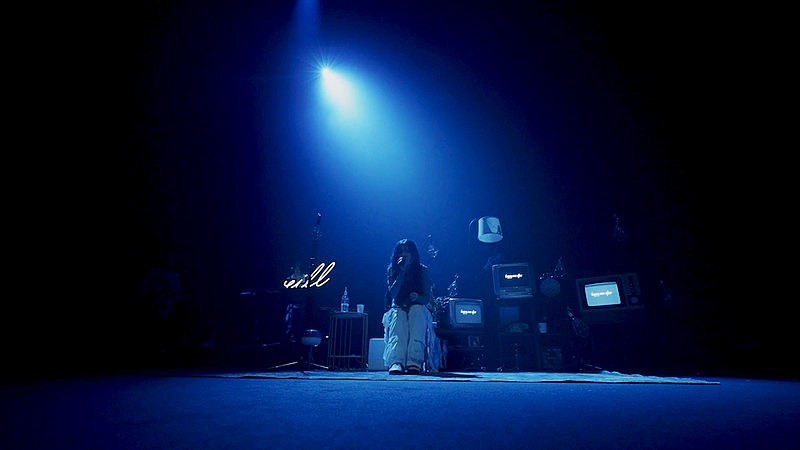 eill、ツアー【BLUE ROSE TOUR 2024】より「happy ever after」ライブ映像を公開