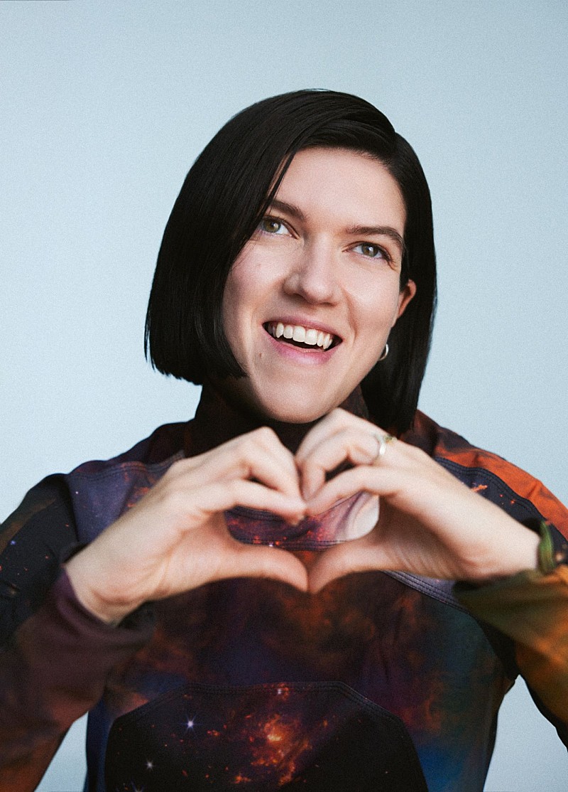 ザ・エックス・エックスのロミー、自由と解放を力強く訴える「Love Who You Love」MV公開