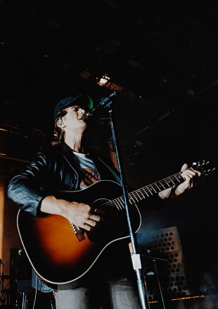 「＜ライブレポート＞Djo×ポスト・アニマル、光と残響そして再会　音が紡いだツアー最終章」