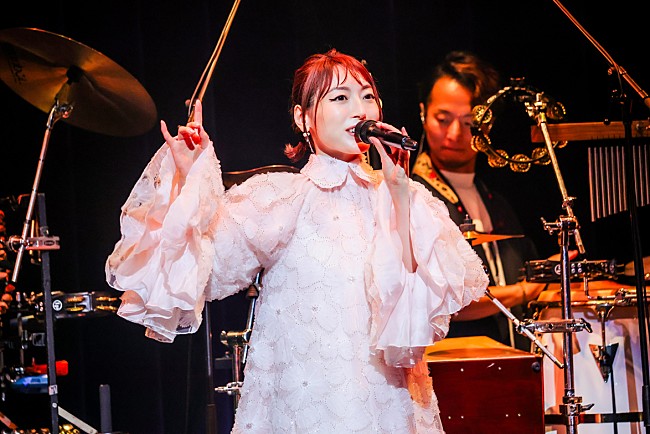 「＜ライブレポート＞花澤香菜、感謝と決意を伝えた3都市ビルボードライブ・ツアー最終公演」1枚目/7