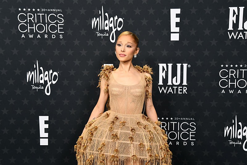 「アリアナ・グランデ、【エターナル・サンシャイン・ツアー 】は“有終の美を飾る”ものになるかもと語る」1枚目/1