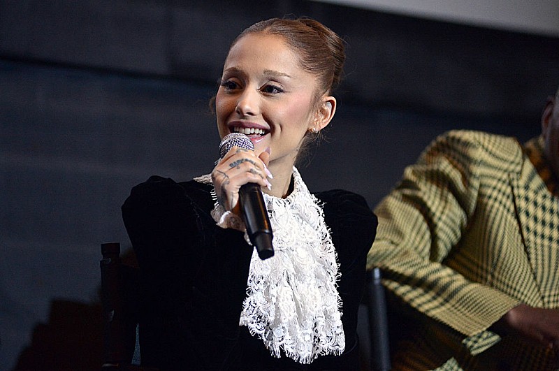 アリアナ・グランデ、ロゼ「APT.」やレディー・ガガ「Shallow」など名デュエットを米TV番組で披露