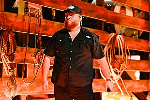 「ルーク・コムズ、【スーパーボウル】ハーフタイム・ショーに出たいタイミングを語る」